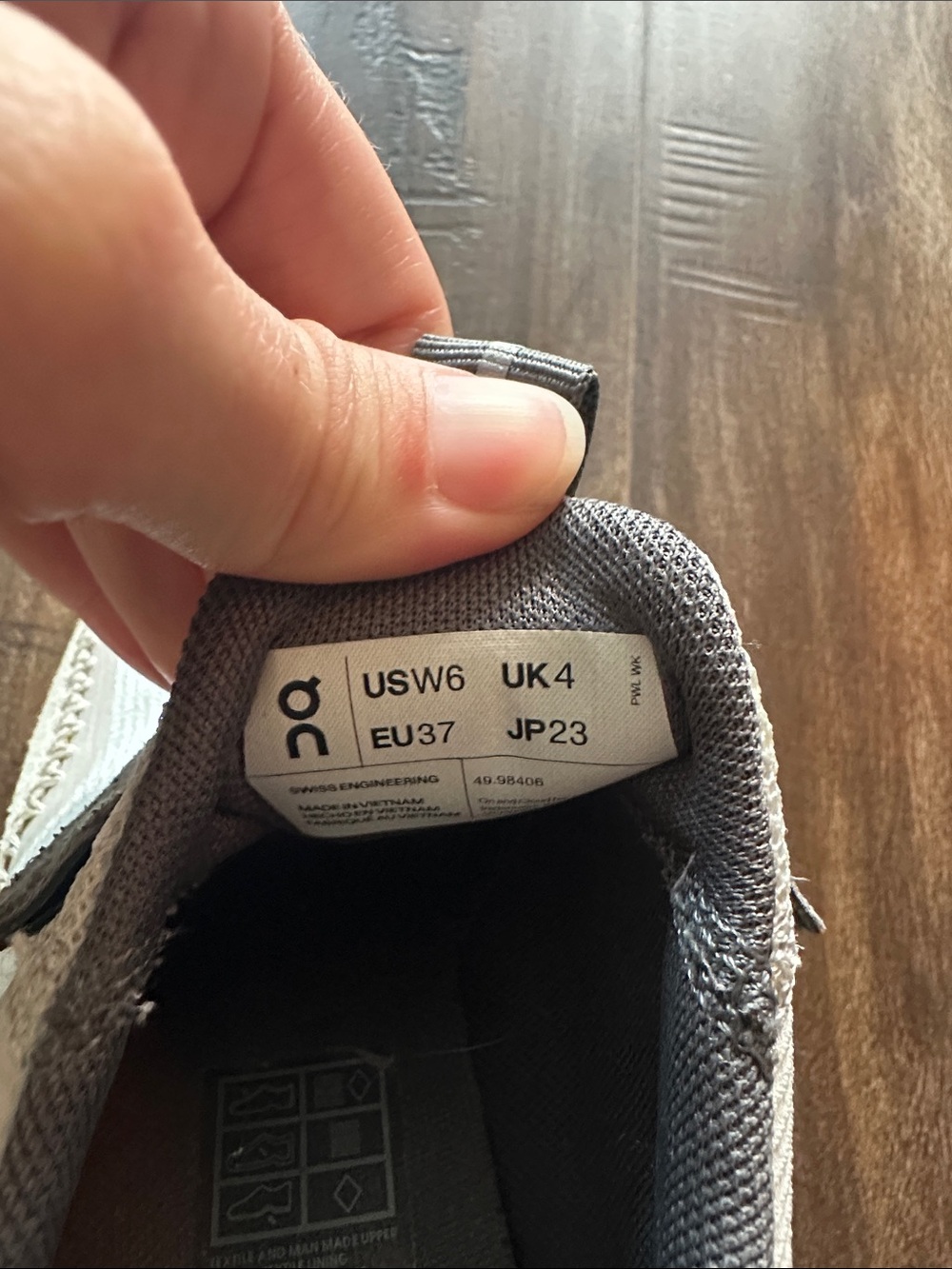 On Cloudaway Glacier Pecan Sneakers like new - Picture 5 of 5